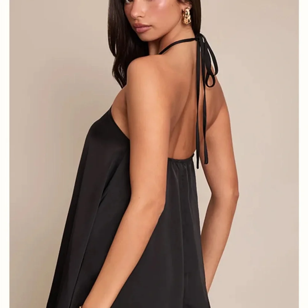 PrettyLittleThing Black Strapless Dress - Picture 2 of 5
